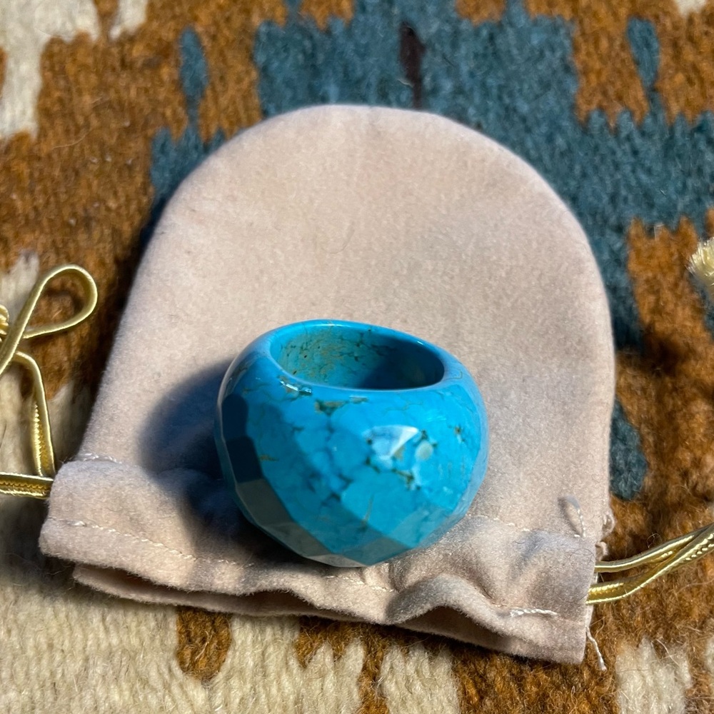 Natural Turquoise Dome Ring Solid SZ 6-7 weighs 15.6 Grams. One of a kind Ring - Picture 6 of 6